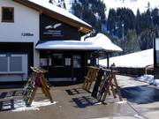 Zone de caisse soignée à la station de vallée