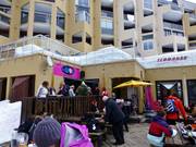 Le bar Le Spot à la périphérie du village