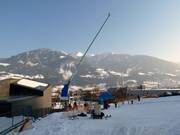 Lance à neige à la station de vallée