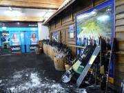 Un large choix de bâtons de ski