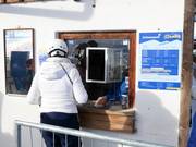 Personnel de caisse sympathique