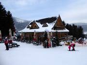 Pause conviviale dans le domaine skiable Bananowy