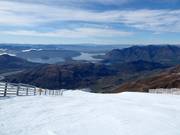 Piste Main Street avec vue sur le lac Wānaka