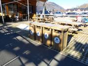 Des poubelles sont à votre disposition.