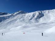 Paradis de poudreuse sous le Corne de Sorebois avec une piste difficile