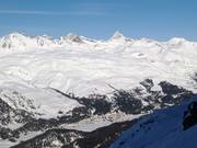 Vue sur le domaine skiable Corviglia depuis le domaine skiable Corvatsch/Furtschellas