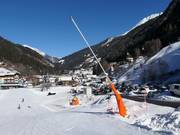 Lance à neige à la station de vallée