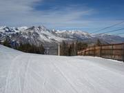Préparation parfaite des pistes dans le domaine skiable June Mountain