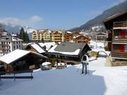 Les pistes traversent Wengen.