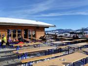 Camp de base au téléski du village