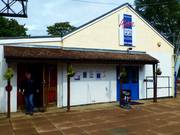 Entrée de la caisse et de la location de skis