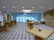 Salle de réunion avec vue sur les pistes