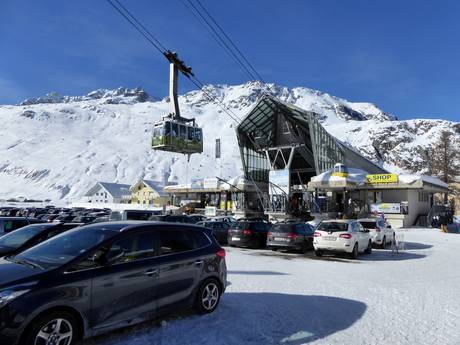 SkiArena Andermatt-Sedrun: Accès aux domaines skiables et parkings – Accès, parking Gemsstock – Andermatt