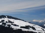 Le Mont Lachat avec ses pentes herbeuses