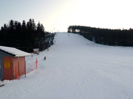 Diversité des pistes Monts Métallifères de l'Ouest – Diversité des pistes Schöneck (Skiwelt)