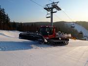 Préparation des pistes dans le domaine skiable Schöneck