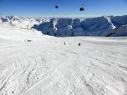 Des pistes larges et faciles au Tiefenbachferner