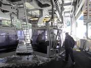 Le personnel est présent à la télécabine.