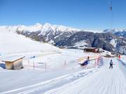 Espace débutant délimité à la station supérieure de la télécabine