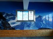Panneau informatif à la gare aval du Gletscherexpress