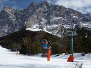 Canon à neige sur la piste Gamskarabfahrt