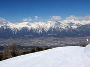 Vue sur Innsbruck avec de nombreux hébergements