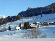 Vue sur le petit domaine skiable Embach