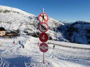 Balisage des pistes dans le domaine skiable Meran 2000