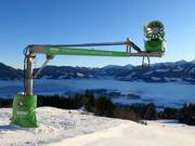 Les canons à neige permettent un enneigement sur de grandes surfaces.