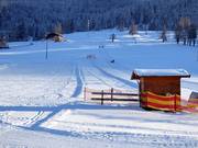 Vue sur le téléski pour enfants à Embach