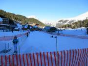 Espace d'entraînement avec tapis roulant à la station supérieure de la télécabine