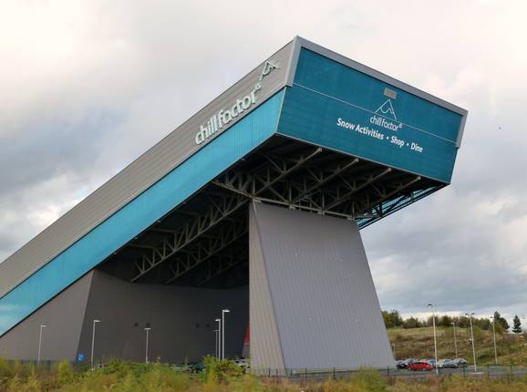 La halle de ski vue de l'extérieur