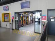 Zone d’embarquement très bien entretenue au funiculaire de Stoos