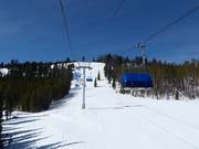 Lewis & Clark - 4 places | Télésiège rapide (débrayable) avec capots de protection