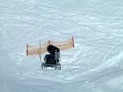 Canon à neige mobile dans le domaine skiable d'altitude