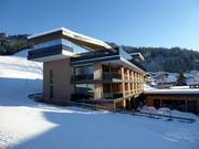 Le Penzinghof est situé à Oberndorf, directement au pied de la station de la vallée.