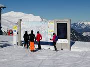 Affichages électroniques aux points principaux du domaine skiable