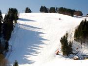 Vue depuis le versant ouest vers la pente raide Tenne