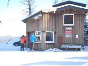 Ici, vous êtes aidé – La « Mittelstation » fait office de caisse, d'information, de kiosque et de poste de contrôle à la fois.