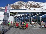 La terrasse ensoleillée au glacier du Pitztal