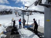 Assistance lors de l’embarquement dans le télésiège