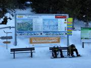 Panneau informatif sur le domaine skiable