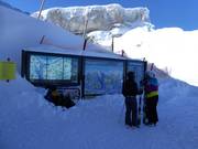 Panneau d'information à la station supérieure