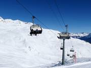 Jonvrai-Clünas - 4 places | Télésiège rapide (débrayable) avec capots de protection