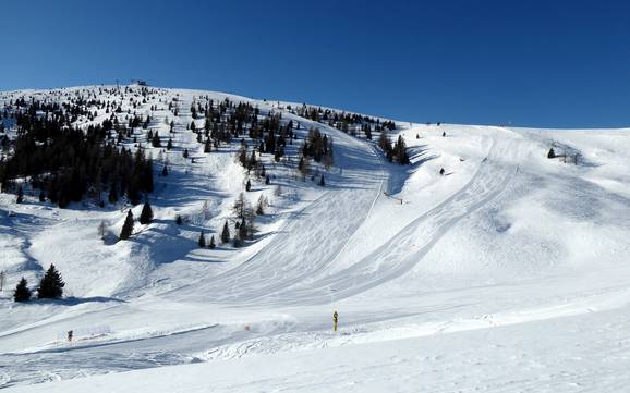 Skier près de Castello Tesino