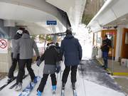 Le personnel est présent au télésiège.