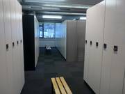 Dépôt à skis soigné à la station de la vallée