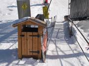 Poubelle à l'accès au télésiège