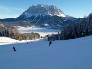 Descente jusqu'à la vallée avec vue sur la Zugspitze
