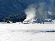 Les pistes de ski de fond peuvent même être enneigées artificiellement.